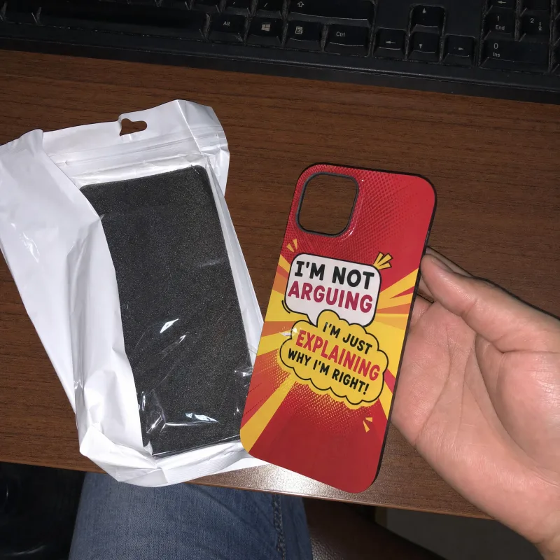Frisch ausgepackte Handyhülle mit Comic-Spruch